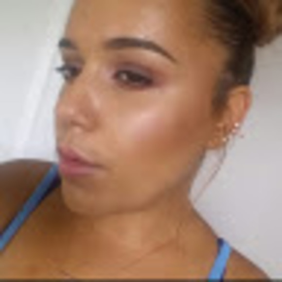 Meet your Posher, Ariel - Picture 1 of 1